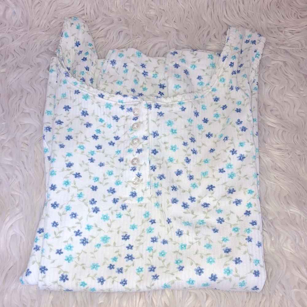 Woman’s flower print tank top